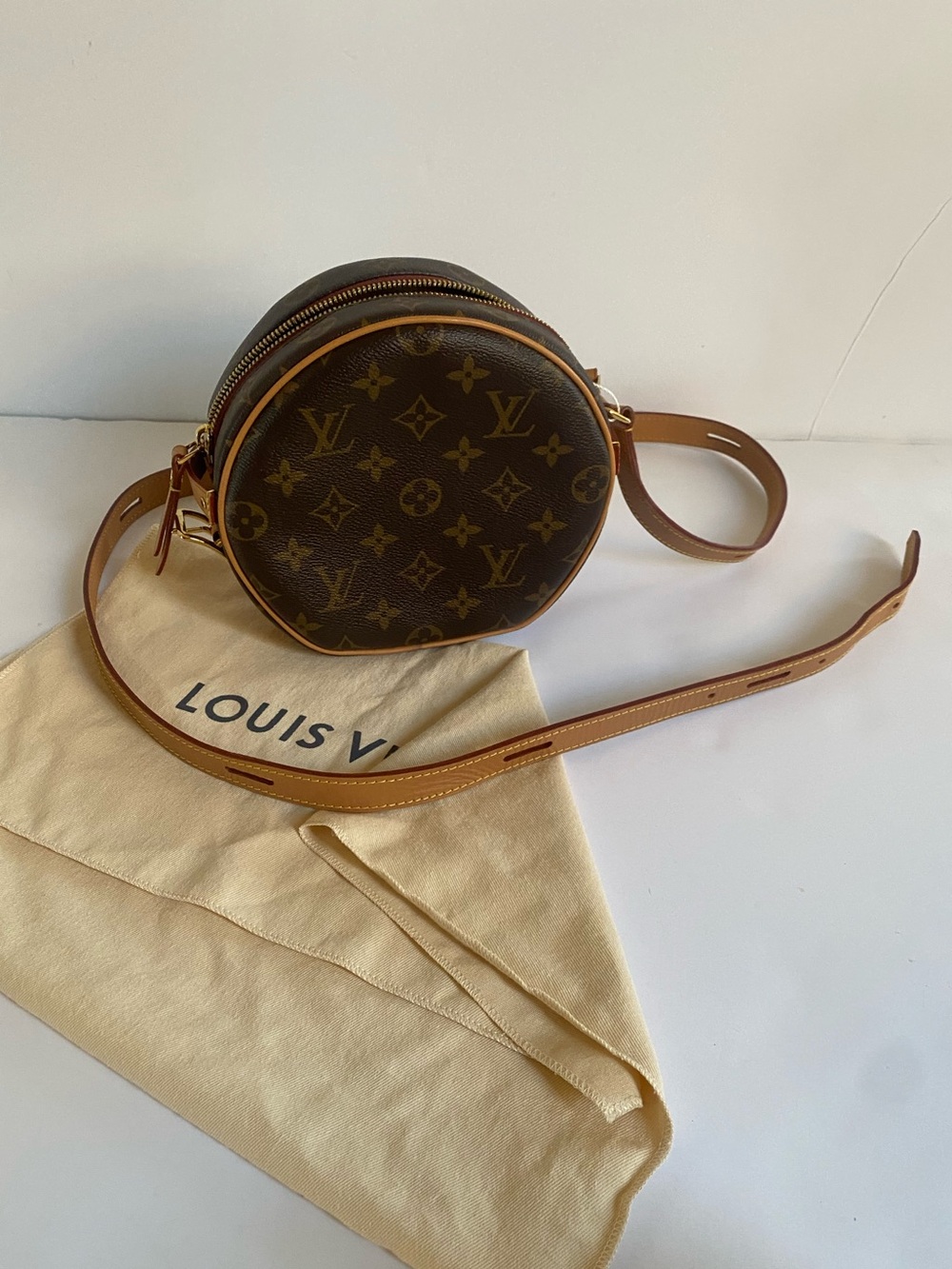 Louis Vuitton boite chapeau souple PM